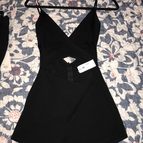 Black romper- NEVER WORN WITH TAGS - Picture 4 of 5